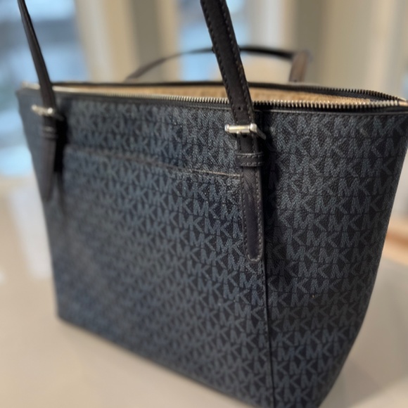 Michael Kors purse Model Ciara Admiral with silver zip NWT - Picture 3 of 8